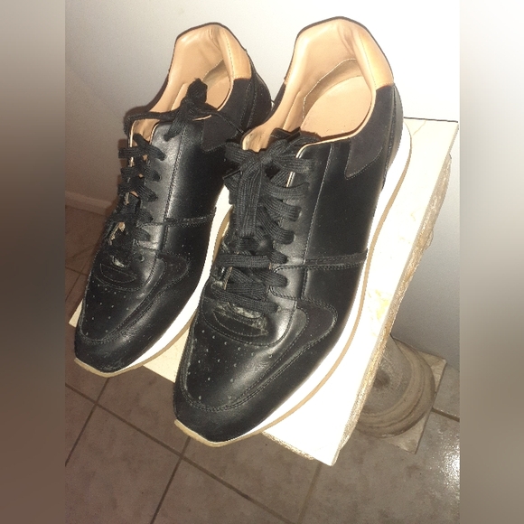 LOUIS VUITTON SNEAKERS - Picture 3 of 7